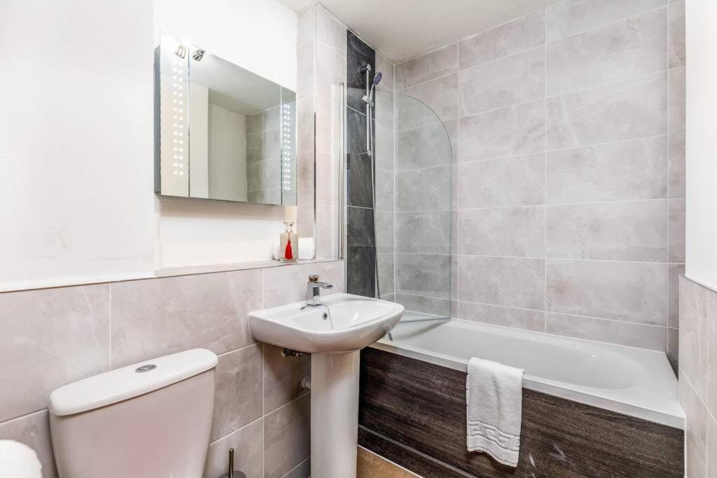 Fresh, Modern West End Apartment Beside Hydro Glasgow Buitenkant foto